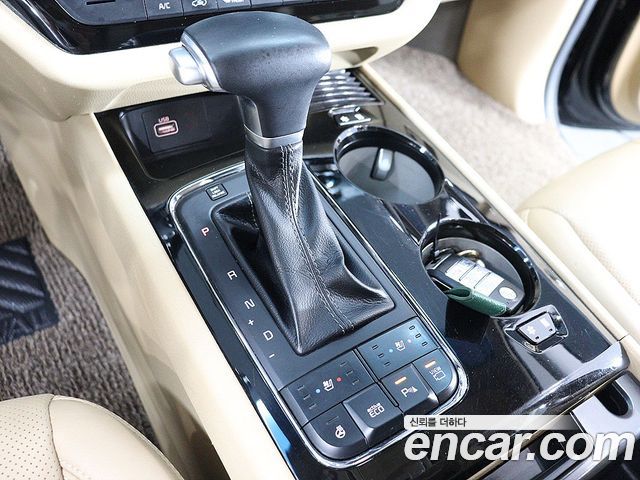 Kia Carnival 9-seater Hi-Limousine Noblesse 2017 — фото 9