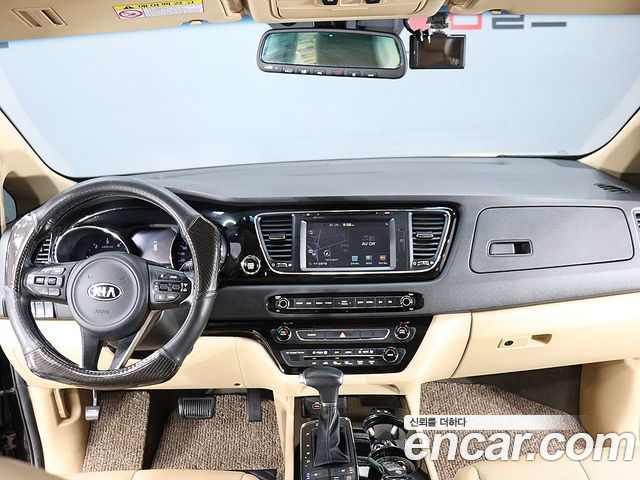 Kia Carnival 9-seater Hi-Limousine Noblesse 2017 — фото 15