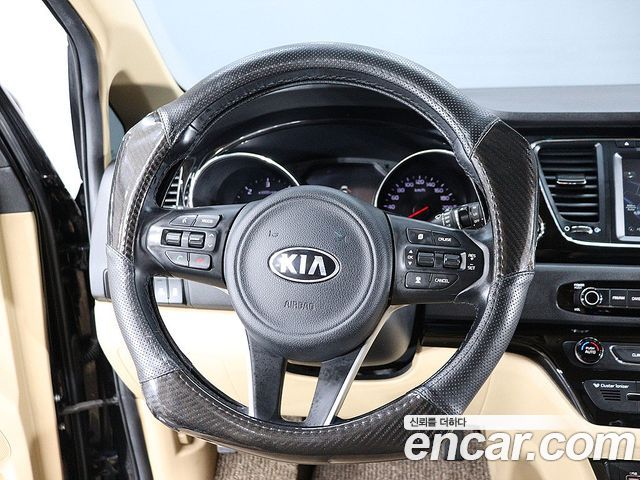 Kia Carnival 9-seater Hi-Limousine Noblesse 2017 — фото 16
