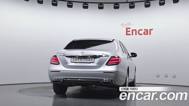 Mercedes-Benz E-Class (W213) E220d 4MATIC Exclusive 2019 — фото 4