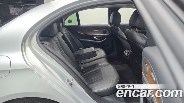 Mercedes-Benz E-Class (W213) E220d 4MATIC Exclusive 2019 — фото 12