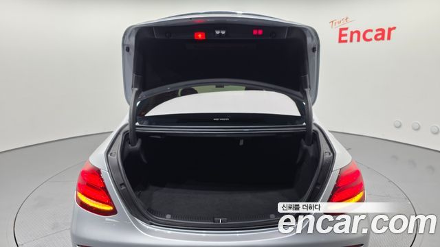 Mercedes-Benz E-Class (W213) E220d 4MATIC Exclusive 2019 — фото 18