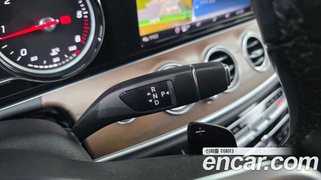 Mercedes-Benz E-Class (W213) E220d 4MATIC Exclusive 2019 — фото 19