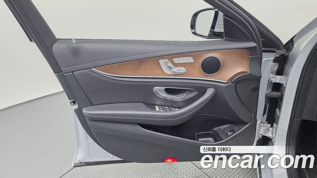 Mercedes-Benz E-Class (W213) E220d 4MATIC Exclusive 2019 — фото 24