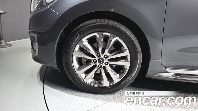 Kia Carnival 9-seater Prestige 2015 — фото 5