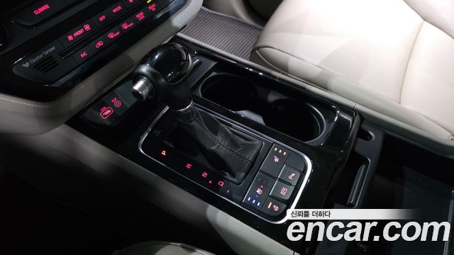 Kia Carnival 9-seater Prestige 2015 — фото 9