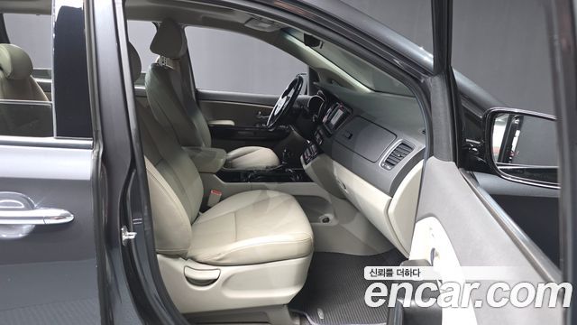 Kia Carnival 9-seater Prestige 2015 — фото 11