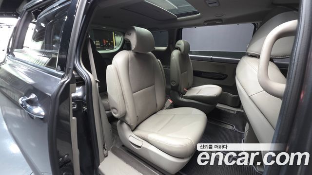 Kia Carnival 9-seater Prestige 2015 — фото 12