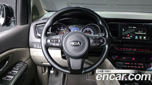 Kia Carnival 9-seater Prestige 2015 — фото 13