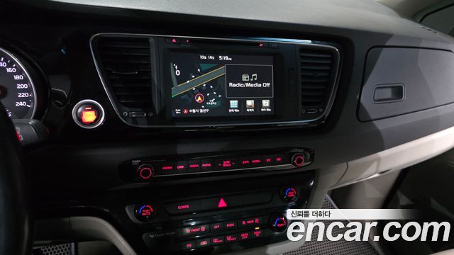 Kia Carnival 9-seater Prestige 2015 — фото 14