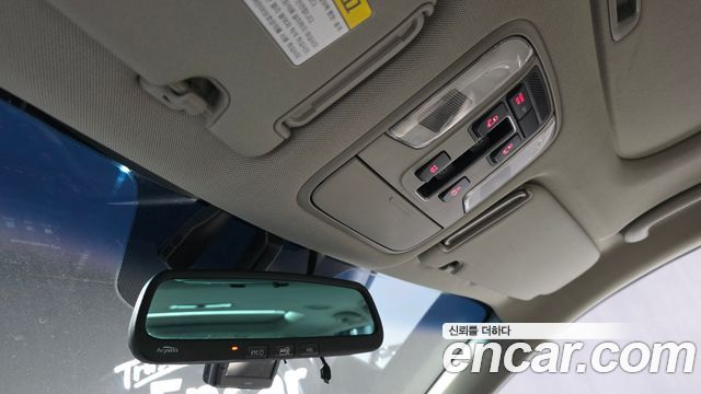Kia Carnival 9-seater Prestige 2015 — фото 17