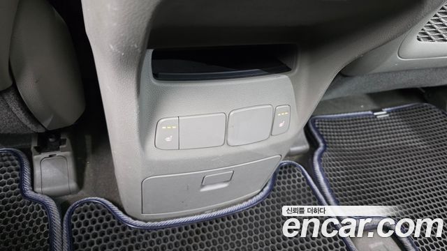 Kia Carnival 9-seater Prestige 2015 — фото 18
