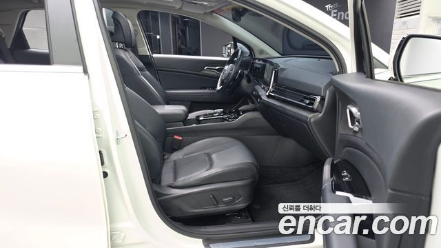 Kia Sportage (V) Diesel 2.0 2WD Signature 2023 — фото 11