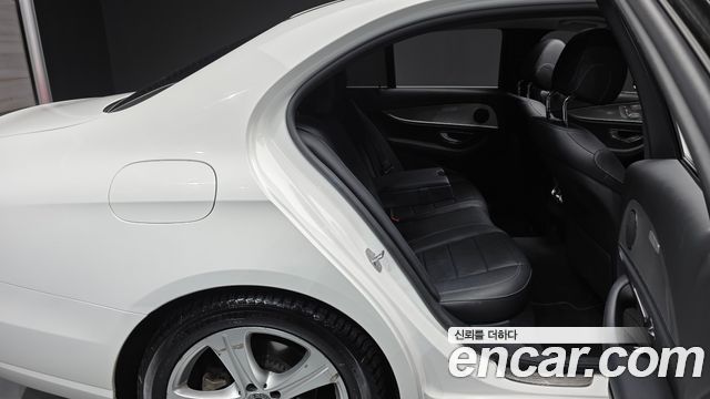 Mercedes-Benz E-Class (W213) E200 Avantgarde 2018 — фото 15