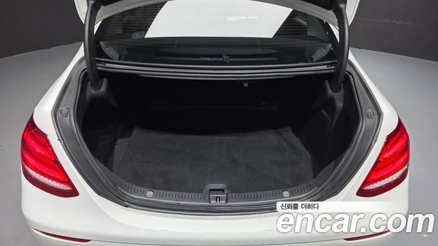 Mercedes-Benz E-Class (W213) E200 Avantgarde 2018 — фото 20