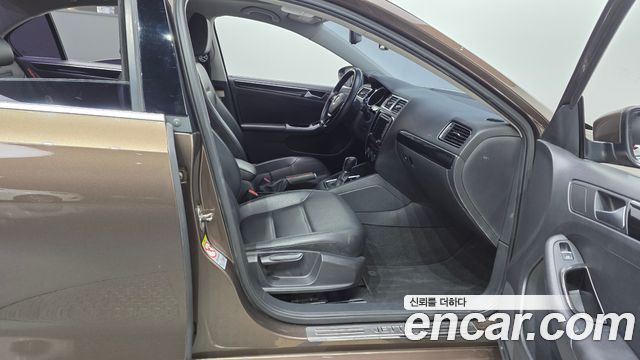 Volkswagen Jetta 2.0 TDI BlueMotion Premium 6th 2015 — фото 11