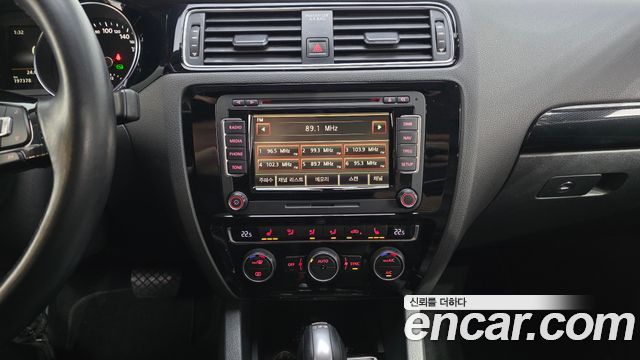 Volkswagen Jetta 2.0 TDI BlueMotion Premium 6th 2015 — фото 15