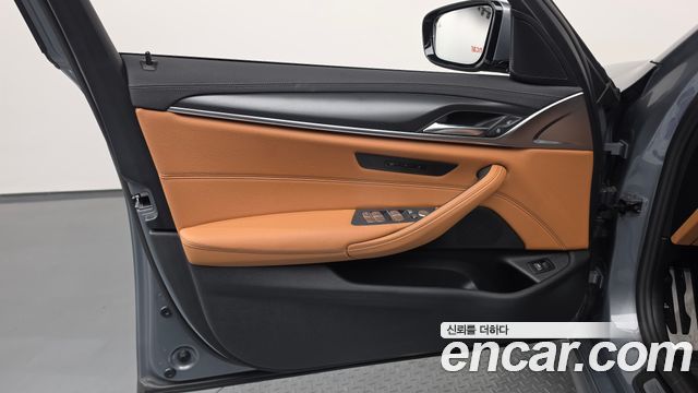 BMW 5 Series (G30) 520i M Sport 2023 — фото 30