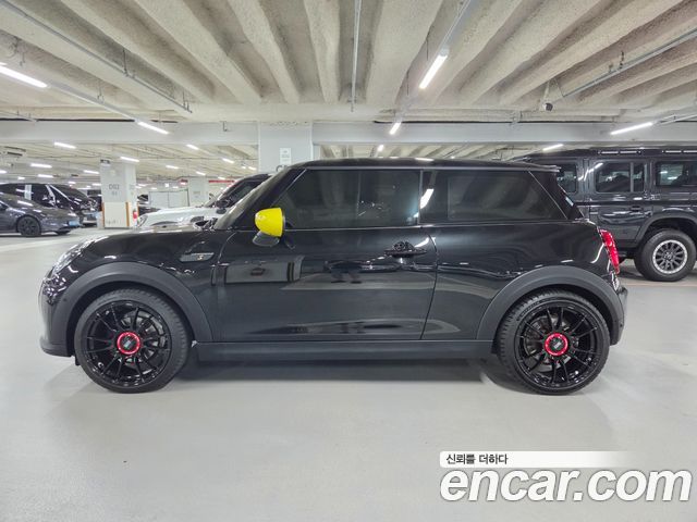 MINI Cooper Electric SE Electric 3rd 2023 — фото 2