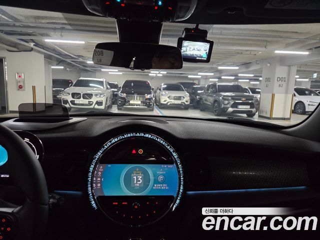 MINI Cooper Electric SE Electric 3rd 2023 — фото 6