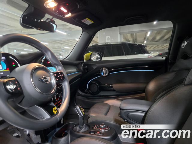 MINI Cooper Electric SE Electric 3rd 2023 — фото 7