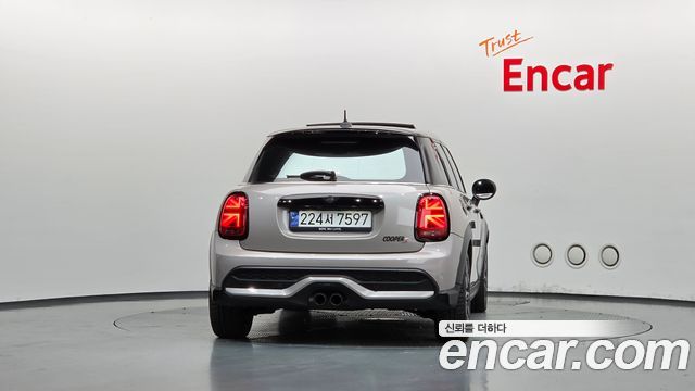 MINI Cooper S 5Door Classic Third Generation 2022 — фото 4