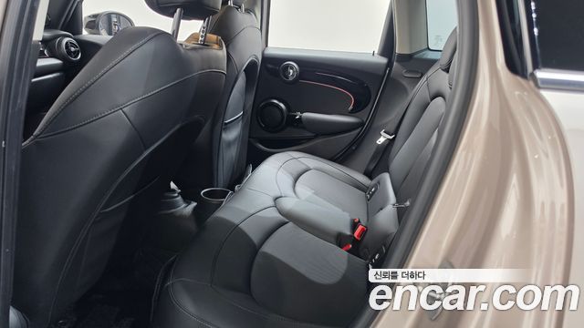 MINI Cooper S 5Door Classic Third Generation 2022 — фото 15
