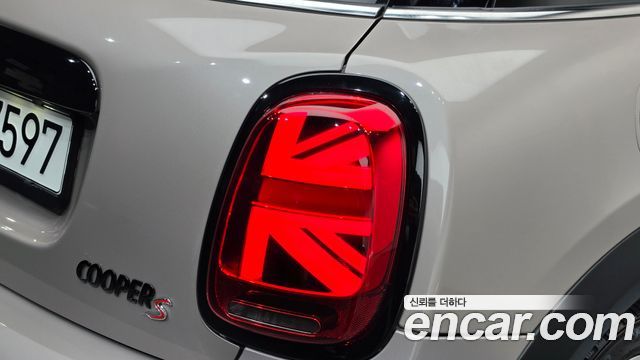 MINI Cooper S 5Door Classic Third Generation 2022 — фото 29