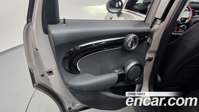 MINI Cooper S 5Door Classic Third Generation 2022 — фото 31