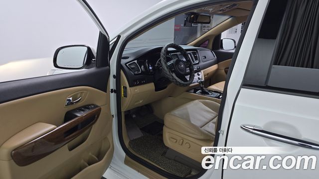 Kia Carnival 9-seater Hi-Limousine Prestige 2018 — фото 10