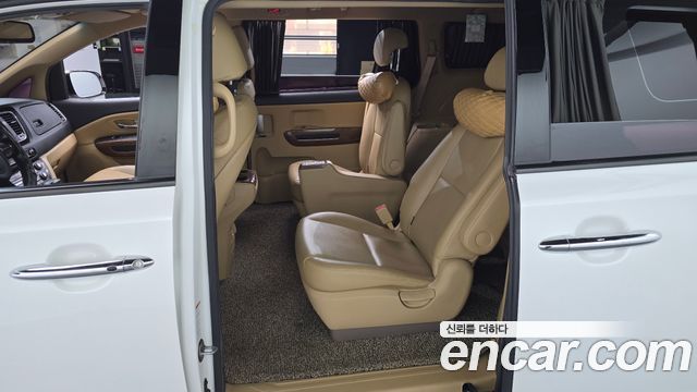 Kia Carnival 9-seater Hi-Limousine Prestige 2018 — фото 12