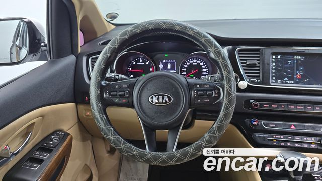 Kia Carnival 9-seater Hi-Limousine Prestige 2018 — фото 15