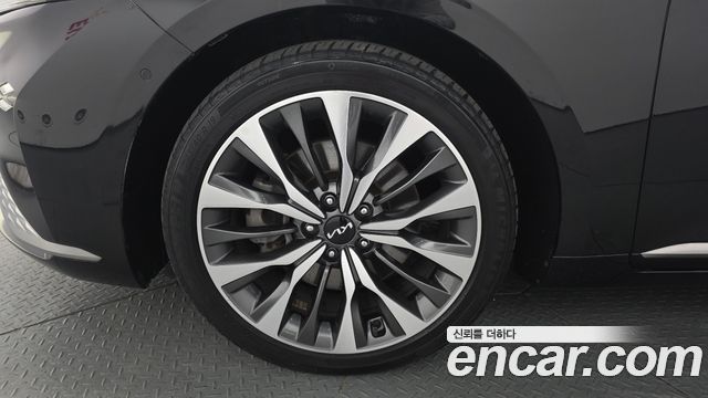 Kia K8 2.5 Gasoline 2WD Noblesse 2023 — фото 5