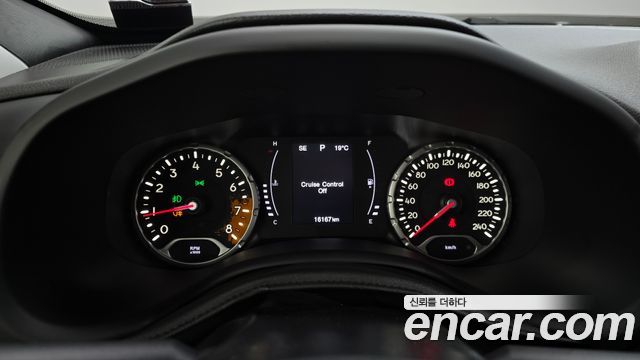 Jeep Renegade 2.4 Longitude High 2018 — фото 8