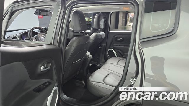 Jeep Renegade 2.4 Longitude High 2018 — фото 11