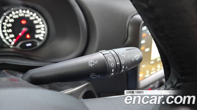 Jeep Renegade 2.4 Longitude High 2018 — фото 18