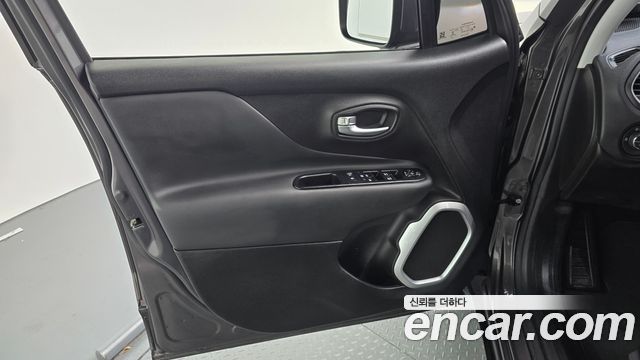 Jeep Renegade 2.4 Longitude High 2018 — фото 24