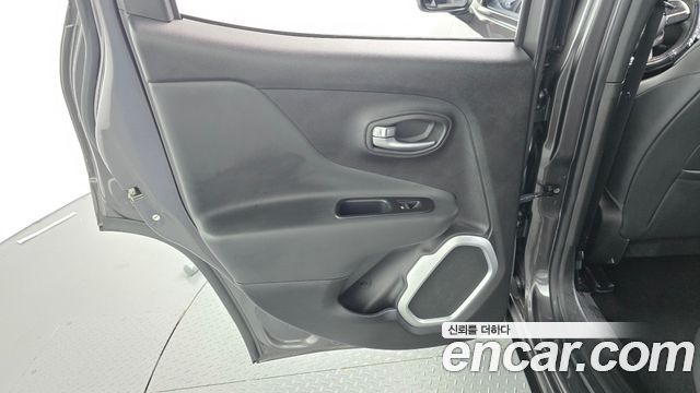 Jeep Renegade 2.4 Longitude High 2018 — фото 25