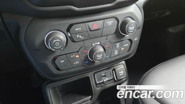 Jeep Renegade 2.4 Longitude High 2018 — фото 28