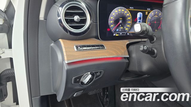 Mercedes-Benz E-Class (W213) E300 4MATIC Exclusive 2019 — фото 16