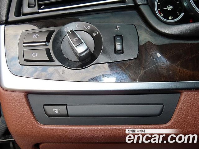 BMW 5 Series (F10) 528i xDrive M Aero Dynamic 2016 — фото 16