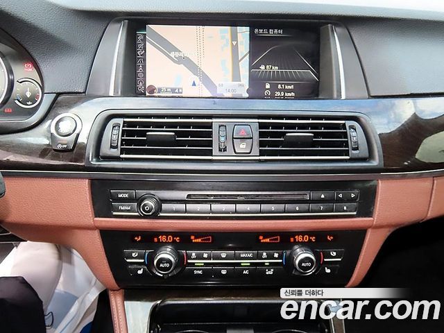 BMW 5 Series (F10) 528i xDrive M Aero Dynamic 2016 — фото 17
