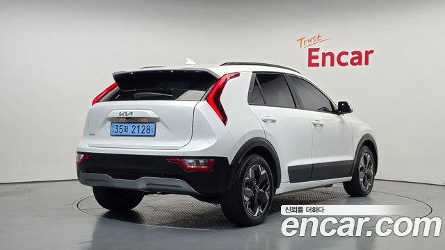 Kia Niro EV Air 2023 — фото 2