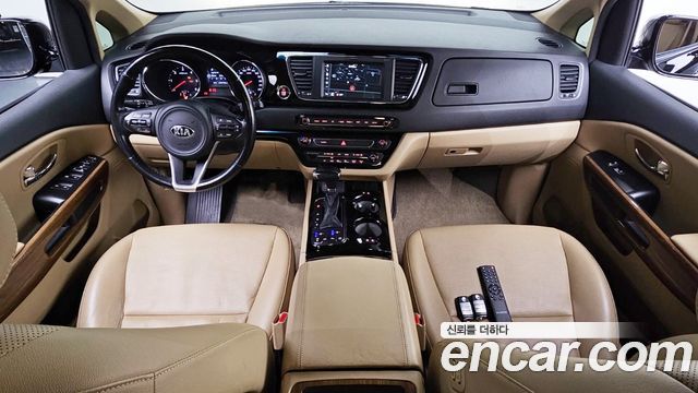 Kia Carnival 9-seater Hi-Limousine Prestige 2018 — фото 7