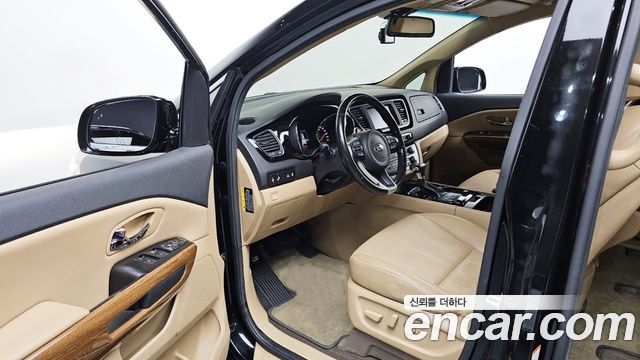 Kia Carnival 9-seater Hi-Limousine Prestige 2018 — фото 10