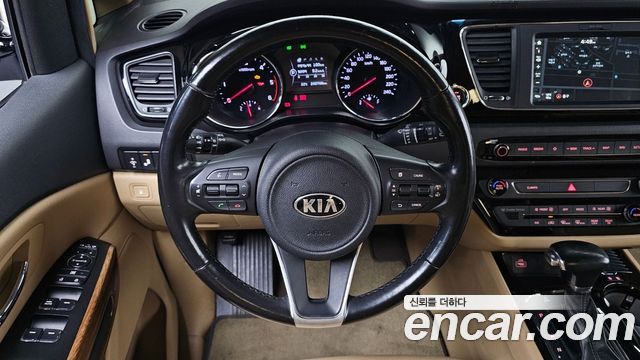 Kia Carnival 9-seater Hi-Limousine Prestige 2018 — фото 16
