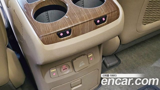 Kia Carnival 9-seater Hi-Limousine Prestige 2018 — фото 24