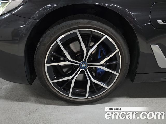 BMW 5 Series (G30) 530e M Sport 2022 — фото 5