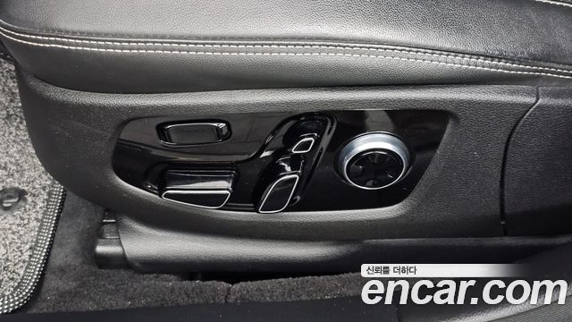 Genesis G90 3.3 T AWD Luxury 2019 — фото 26