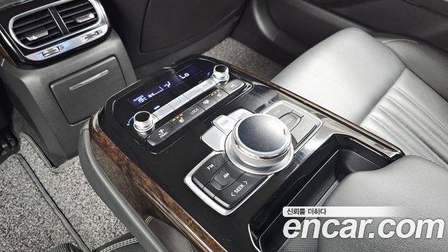 Genesis G90 3.3 T AWD Luxury 2019 — фото 27
